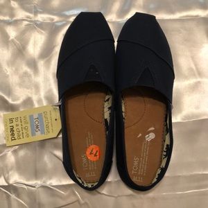 Brand New without tags Men’s Classic Toms Size 11M